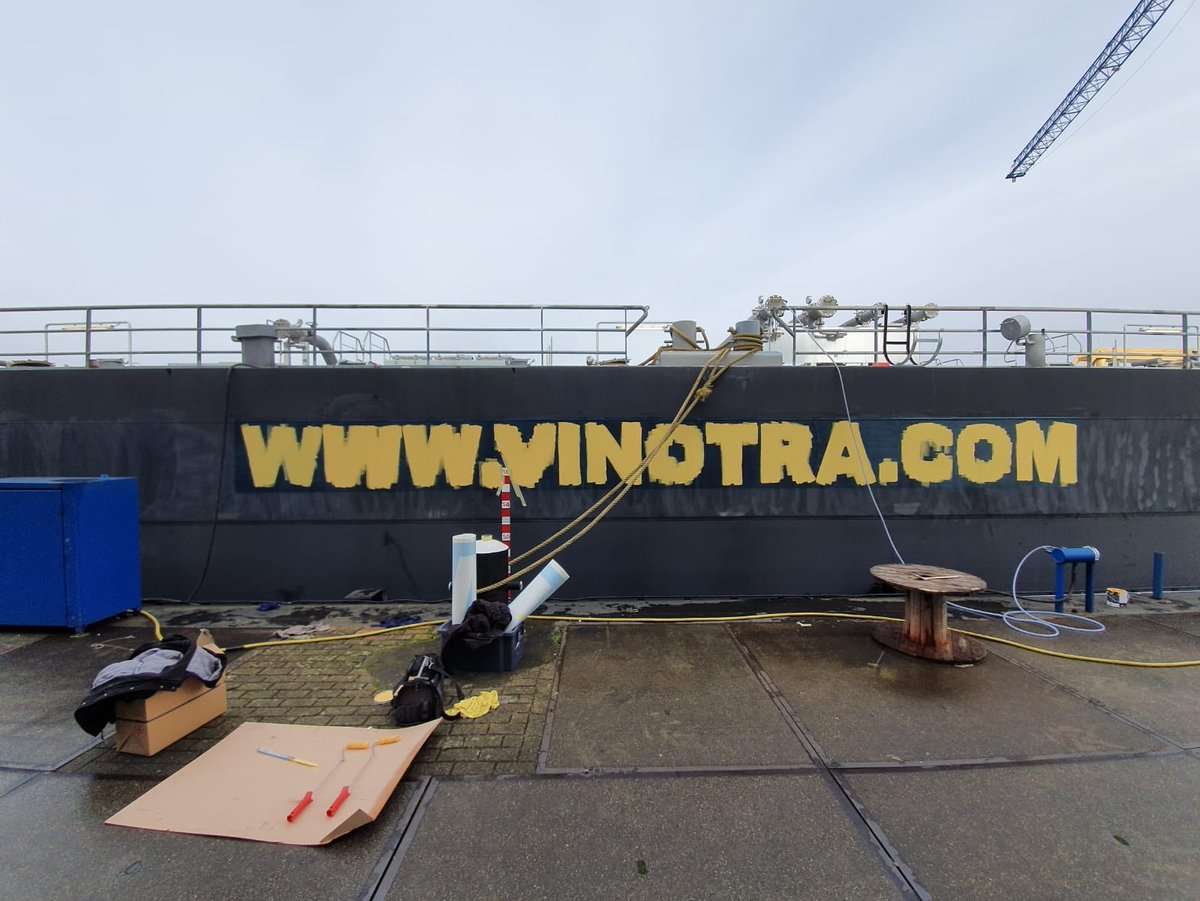 Dockmarks's tweet image. De zijkanten van MTS Briljant hebben we voorzien van een url middels #schildersjablonen.
#binnenvaart #somtrans #sign #belettering