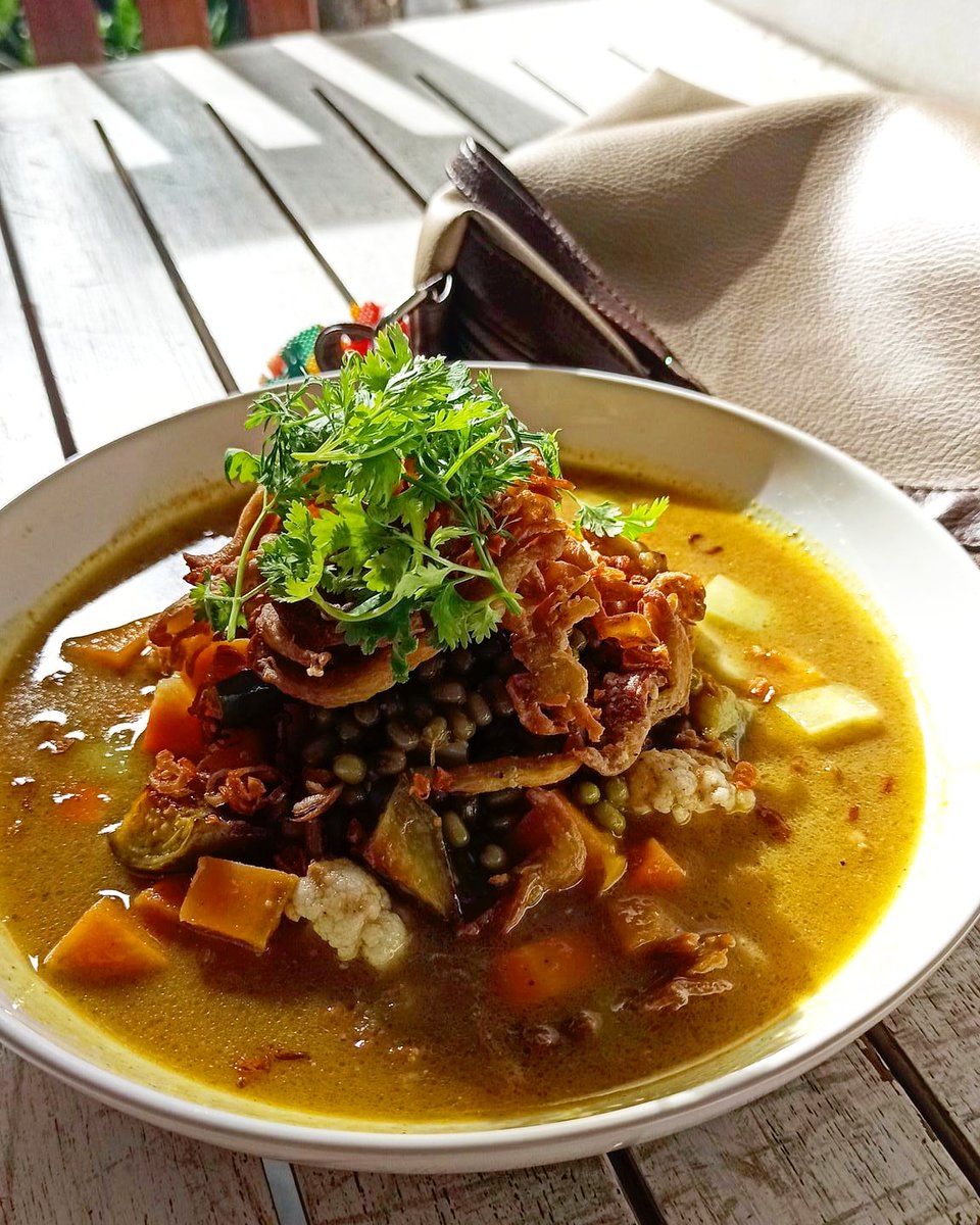 Kekentalan kuah curry !
📷 : <a href="/shellashe/">Shella</a>

We have natural and real foods, served with peace and love.
.
🚫 palm oil.
🚫 white sugar.
🚫 food chemicals.
🚫 gluten.
Contact us : 
Open : (monday - saturday) | 11 am - 5 pm
📱WhatsApp 082333305141
🏠 Maps :  Little Garden Yogyakarta