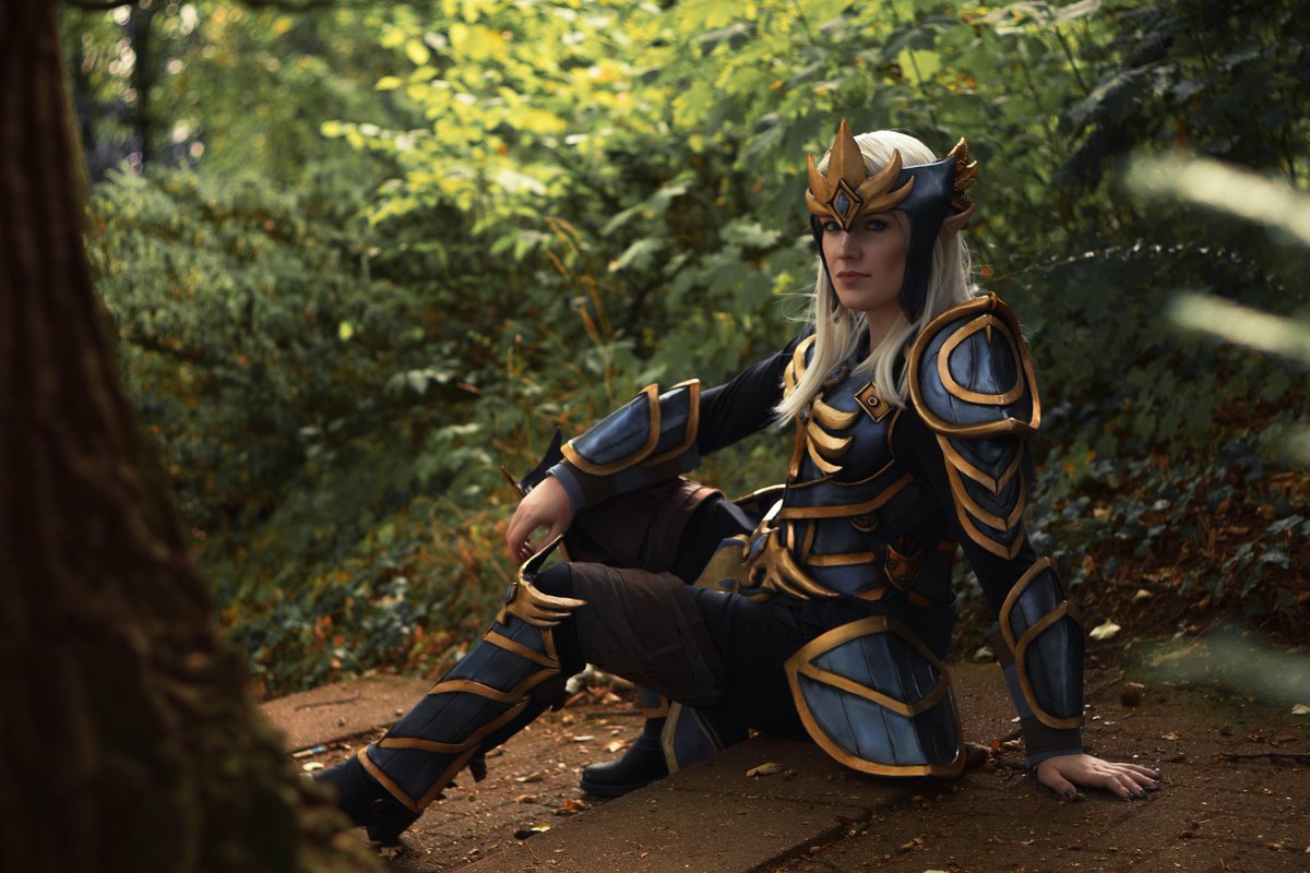 wesenscostumes's tweet photo. Even a queen needs to rest. 💙💛

This time a full view of my queen ayrenn cosplay out of @TESOnline 💙💛 Last pic of the series together with the lovely @VYNphoto

Suggest me a cosplay which I should do next. 💛 I can't decide. 😅 #ESOFam #ESO #darkheartofskyrim #greymoore https://t.co/nZyqWh0G5m