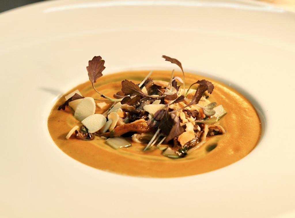 Warming, hearty &amp; local: Stockbridge Wild Mushroom &amp; Butternut Squash Soup with Pickled Celeriac &amp; Toasted Almonds. 

#lovelocal #hampshire #foodies #lunch #testvalley #romsey #winchesteruk