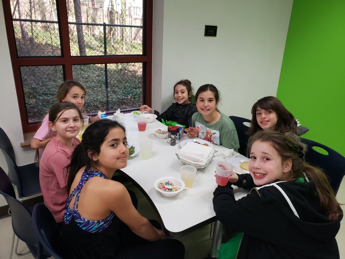 sbolnick5grade's tweet image. #davis5 Purim fun