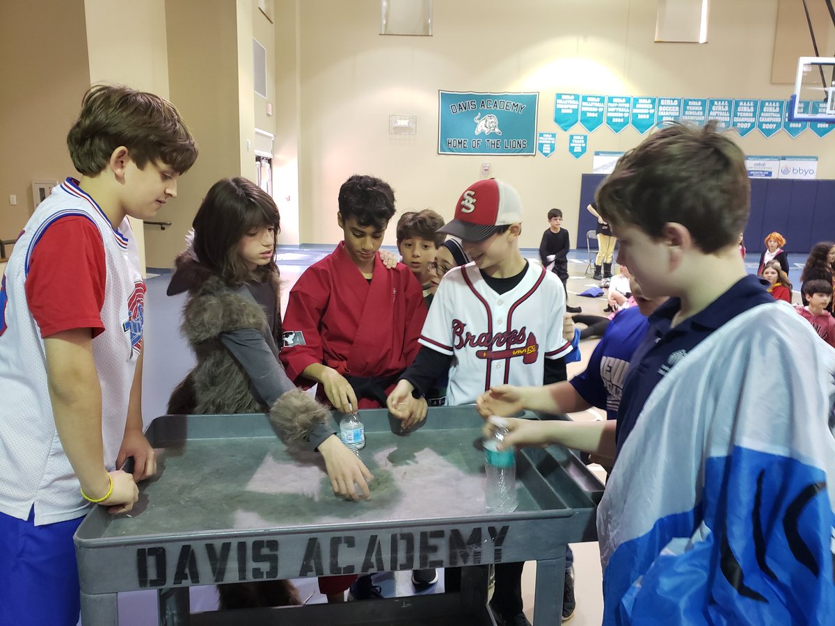 sbolnick5grade's tweet image. #davis5 Purim fun