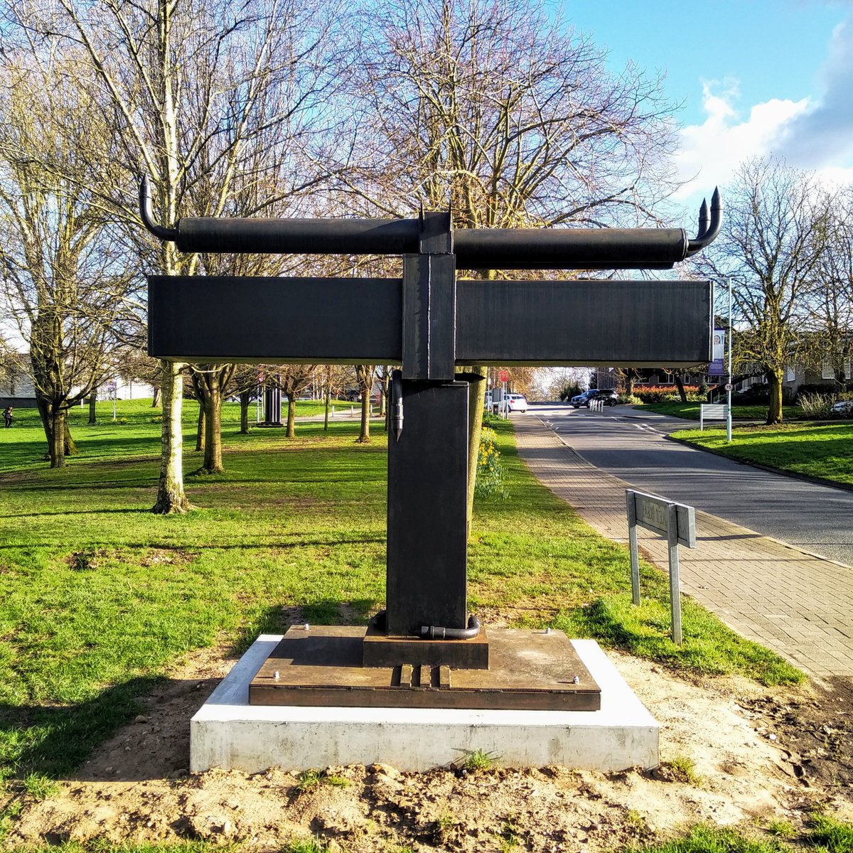 lborouniarts's tweet photo. Aren't we lucky to have public art and so many trees on our #lboro campus? Who knows where this piece is? It's only been here for a month! Trans, by Paul Wager, 1960. Thanks for the photos by David Bell :) #LboroFamily #lborouniversity #loughboroughuniversity #paulwager #luarts https://t.co/FOLAd6gV4r