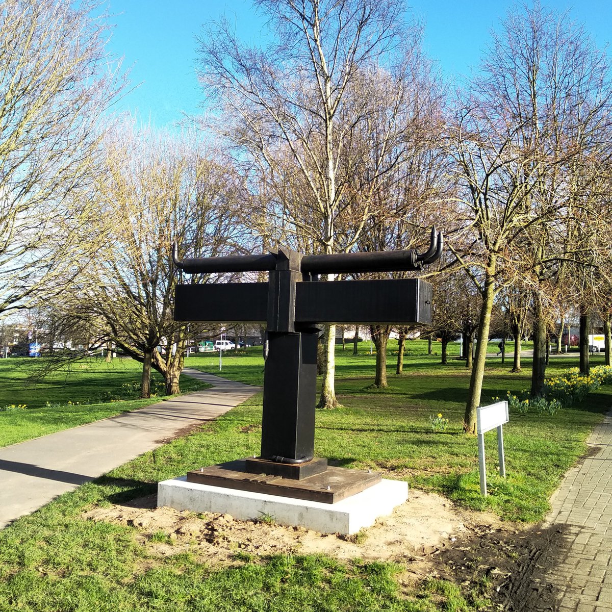 lborouniarts's tweet photo. Aren't we lucky to have public art and so many trees on our #lboro campus? Who knows where this piece is? It's only been here for a month! Trans, by Paul Wager, 1960. Thanks for the photos by David Bell :) #LboroFamily #lborouniversity #loughboroughuniversity #paulwager #luarts https://t.co/FOLAd6gV4r