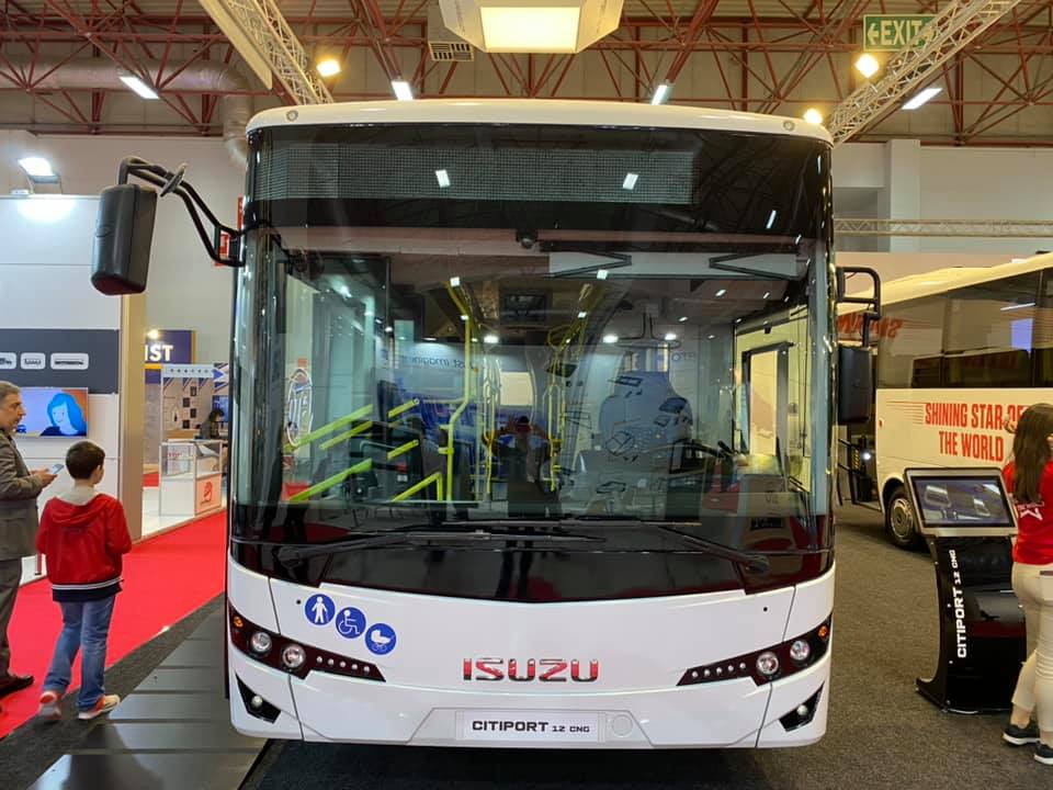 latinobus's tweet photo. También en @busworld Turquía, el #CitiPort12 #CNG de #Isuzu, para el trabajo severo en ciudades, con motor de Gas Natural, piso bajo y arrodillamiento para fácil acceso, caja @ZF_Group #Ecolife automática y motor @Cummins de 320HP. #BusworldTurkey2020 #CityBus #EuroVI https://t.co/YwjEvgeewT