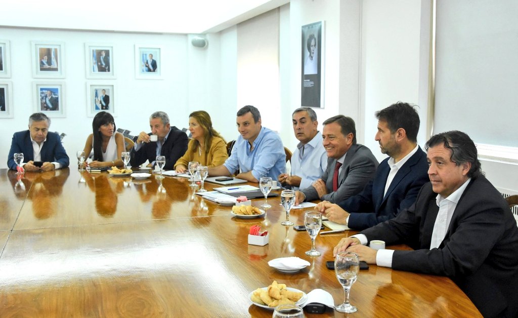 #SíAPortezuelo

Nos reunimos con los legisladores nacionales para repasar todo lo estudiado y aprobado en el Coirco. Los mendocinos vamos a cuidar y trabajar para que el proyecto multipropósito sea una realidad en breve @rodysuarez <a href="/vibanezrosaz/">Victor Ibañez Rosaz</a> <a href="/marioisgro/">Mario Isgro</a> <a href="/PMMagistocchi/">Pablo Magistocchi</a>