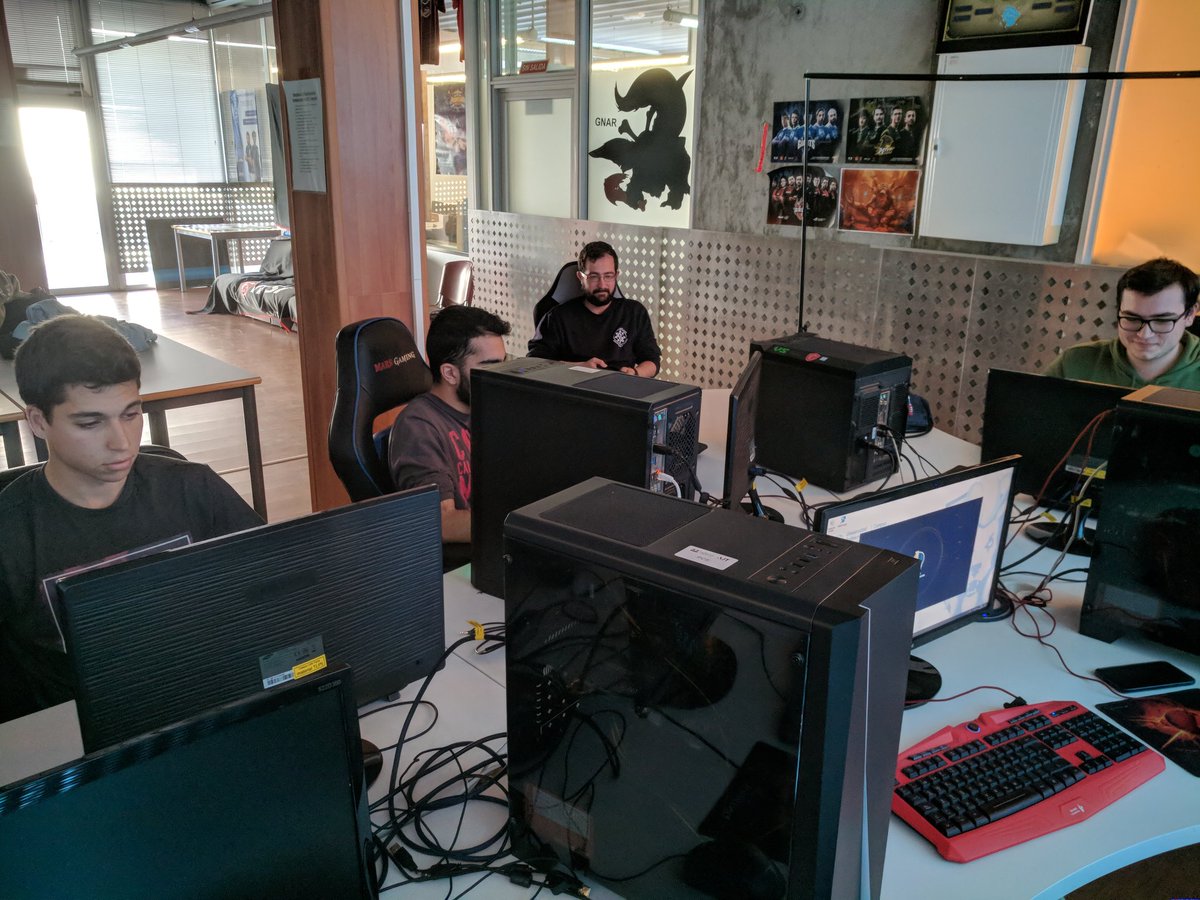 UPCTEsports's tweet photo. ¡Estamos en el transcurso del torneo ahora mismo! 

Si queréis pasaros a ver cómo se está realizando, estamos en la UPCT Gaming Room.

De momento hay enfrentamientos chulos... No como el Yuumi VS Yuumi del año pasado. 😒 https://t.co/TTAx8yduPc
