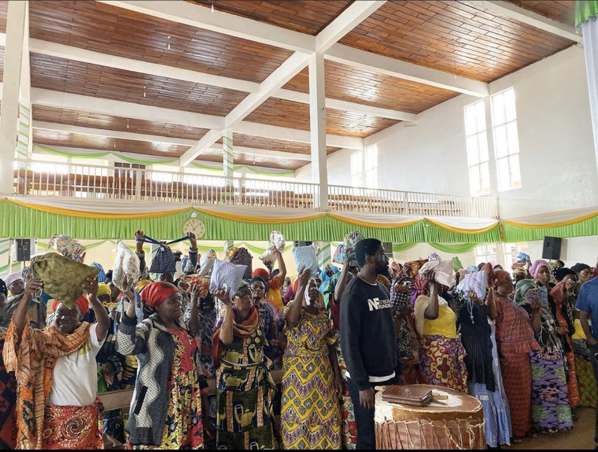 Ntibonera Foundation has been working with women in DRC Congo to ensure that all women have  access to women basic needs like toiletries and more! Join the movement to help make a change in 🌍