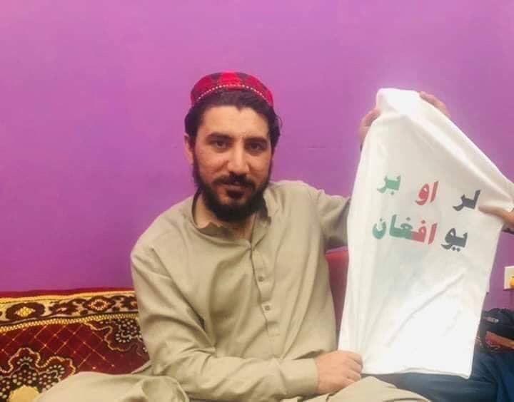 Afganiat's tweet photo. جانان که مري که پاته کيږي
زما عادت دی نرۍ سترګي تورومه 😊

د ګیلامان د زړه خوشالۍ او د دښمن د زړه چاودون ناره ده #لراوبريوافغان

#WhereIsGilamanPashteen 
#VictoryOfAfghanDemocracy
#Afghanistan https://t.co/M4Bg8djg85