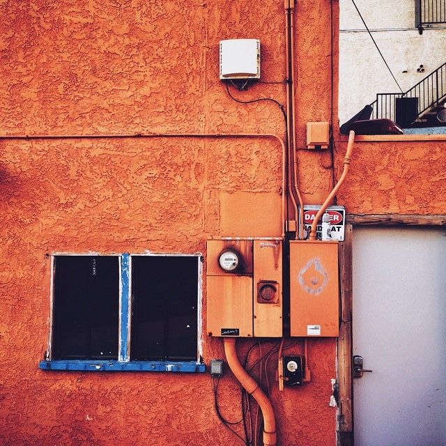 itsOsoPorto's tweet photo. Insta 5yrs ago: Hole in the wall. #elporto #neighborhood #detail #texture #color #streetscene #upperright #manhattanbeach #notnorth #losangeles #mydayinla #southbay #california https://t.co/SOJwawd8qj https://t.co/AmvNrmPUAK