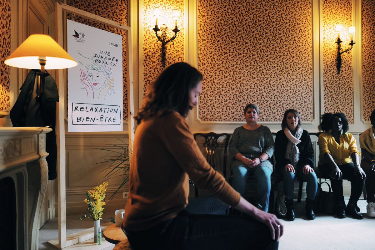 LVMH's tweet photo. Avec l’association @MindfulnesSolid, LVMH et le @SecoursPop proposent aux 50 participantes à #UneJournéePourSoi, organisée aujourd’hui à Cognac, un atelier de coaching bien-être. L’occasion de se recentrer et de renforcer l’estime de soi.
#LVMH https://t.co/qba9uZGayv