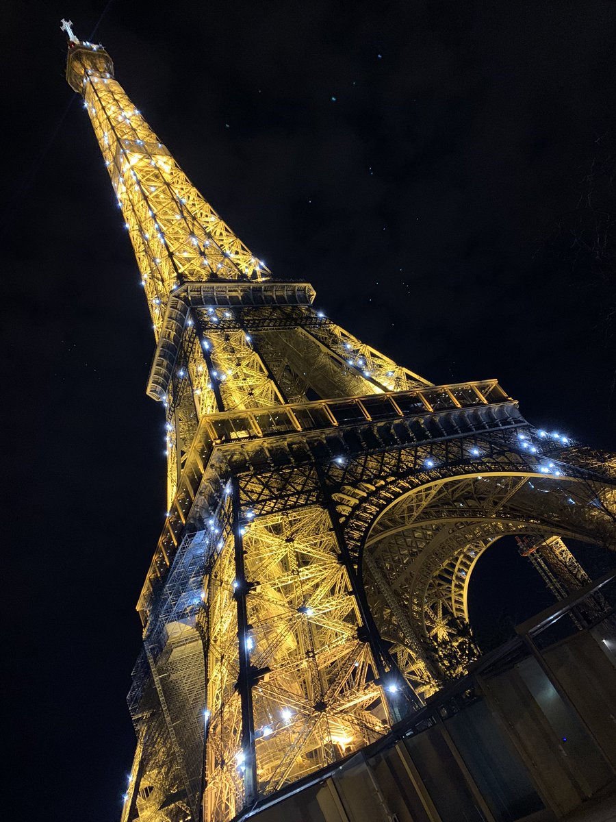 Fortybeadslee's tweet photo. #RememberingPARIS https://t.co/I37ofB5vcd