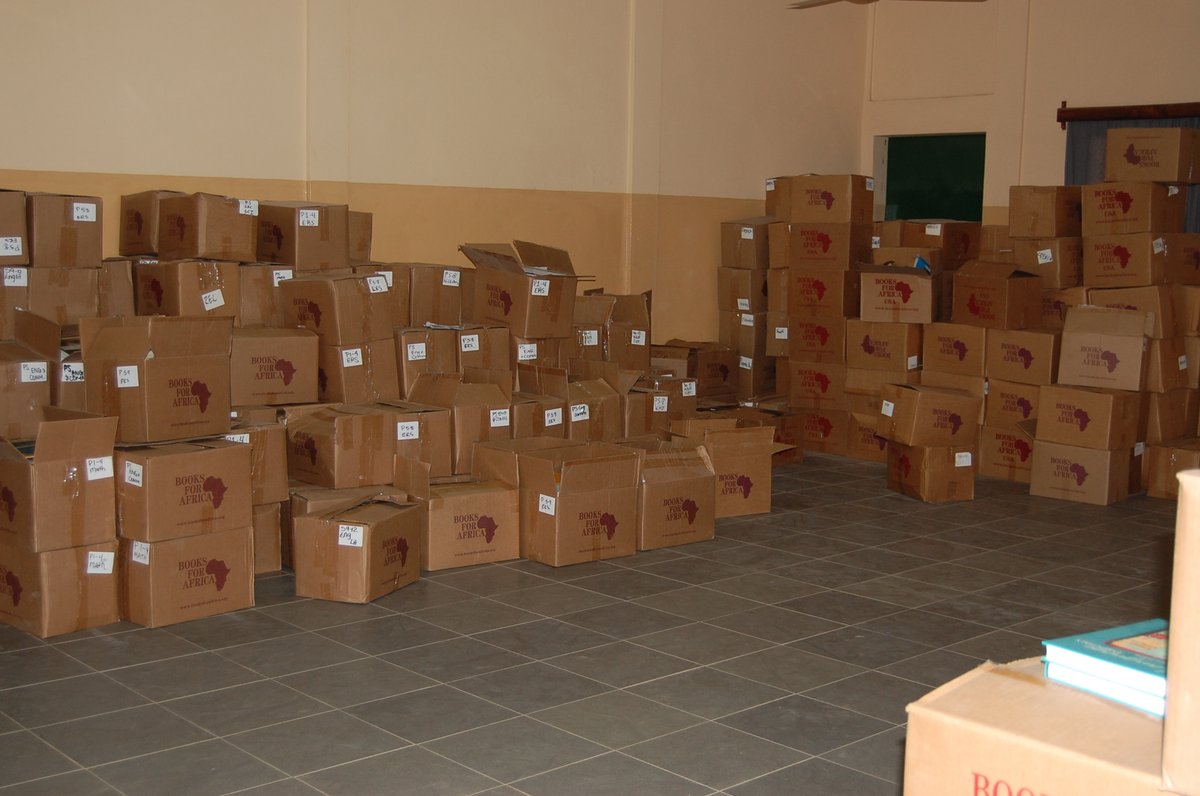edulcodtogo's tweet photo. Quench the reading thirst in #Togo. Twenty-two thousand books half French half English brought by @edulcodtogo  and #AJA-Togo graciously donated by @BooksForAfrica. Thank You @BFA #PND #Education #Books #literacy #CommunityDevelopment #UNESCO @eduspots  @Book_Aid @Mabadjam https://t.co/oih7gs90rE