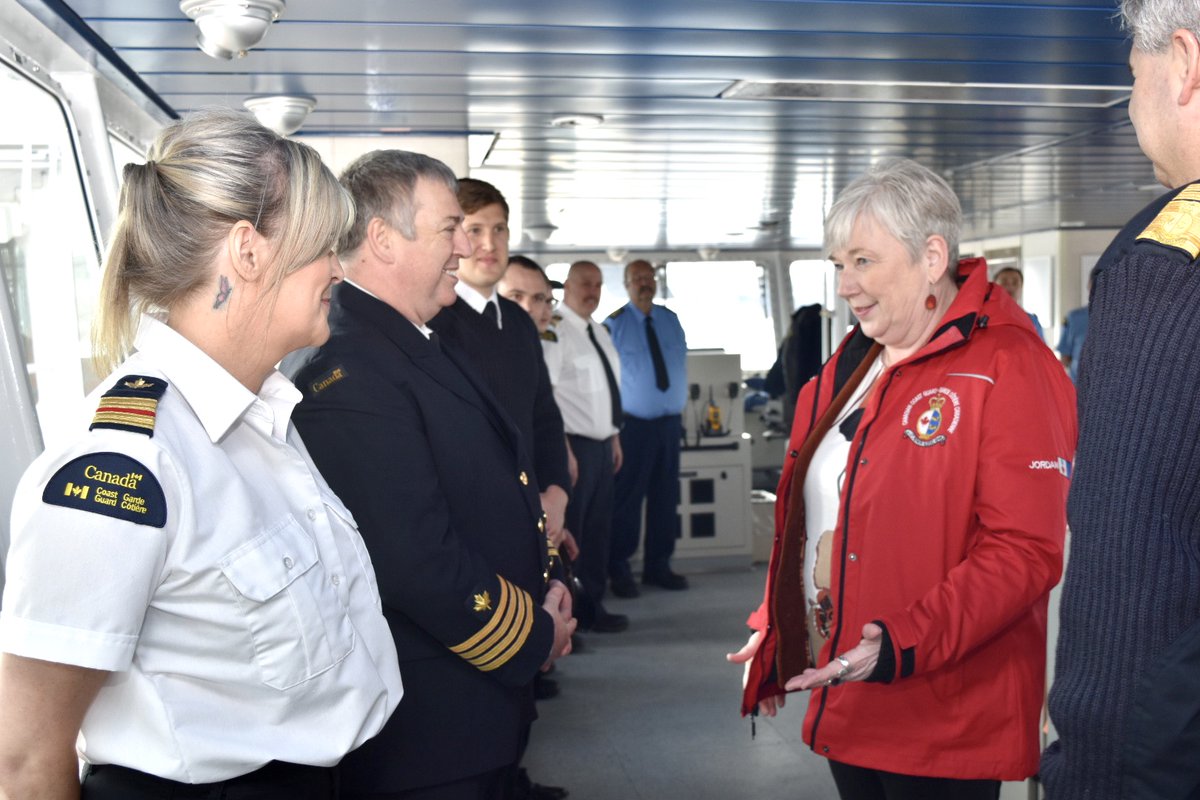 CoastGuardCAN's tweet photo. At its arrival, Minister Jordan and Commissioner Pelletier were on hand to meet the crew of CCGS Capt Jacques Cartier. #BravoZulu to all who contributed to its successful journey! 
Don't miss our video summary of this long journey tomorrow! https://t.co/1YeNVcWHt7