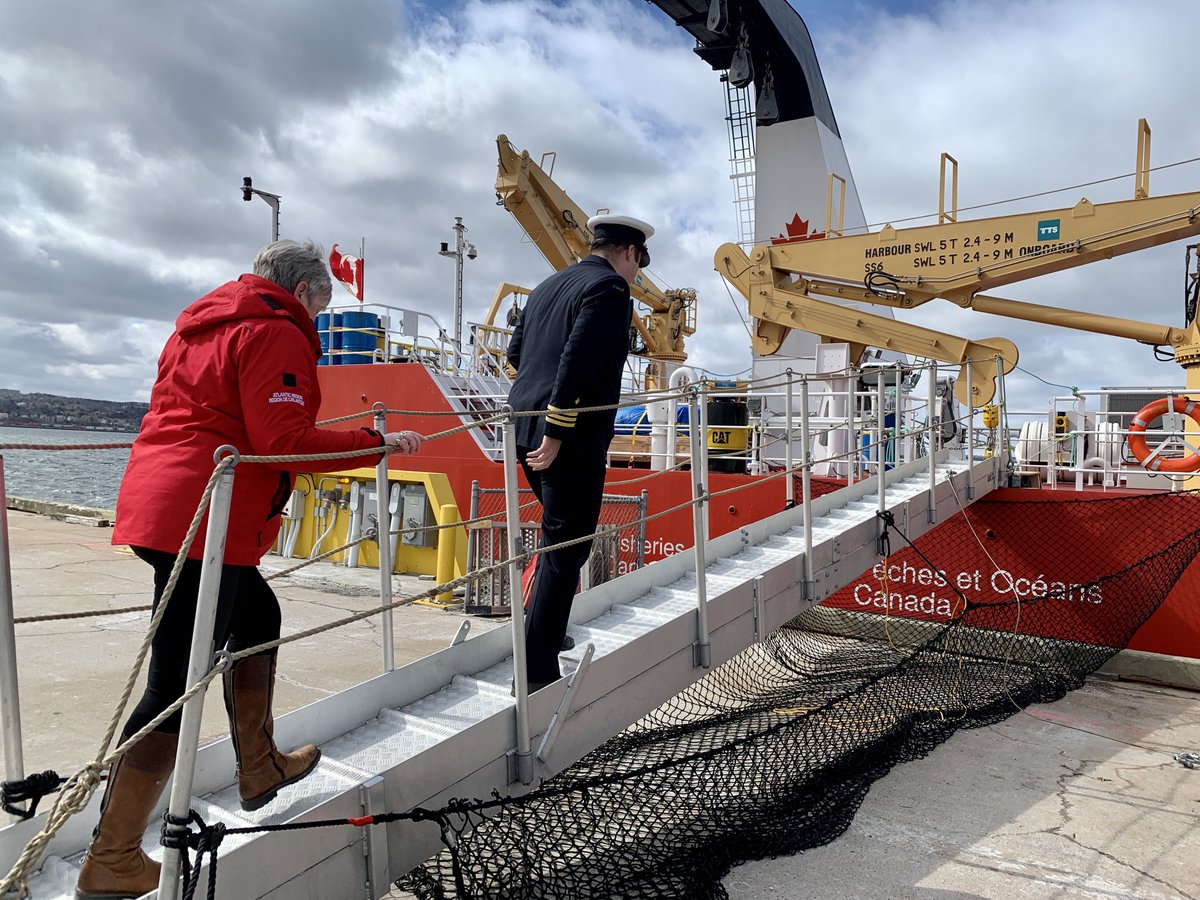 CoastGuardCAN's tweet photo. At its arrival, Minister Jordan and Commissioner Pelletier were on hand to meet the crew of CCGS Capt Jacques Cartier. #BravoZulu to all who contributed to its successful journey! 
Don't miss our video summary of this long journey tomorrow! https://t.co/1YeNVcWHt7
