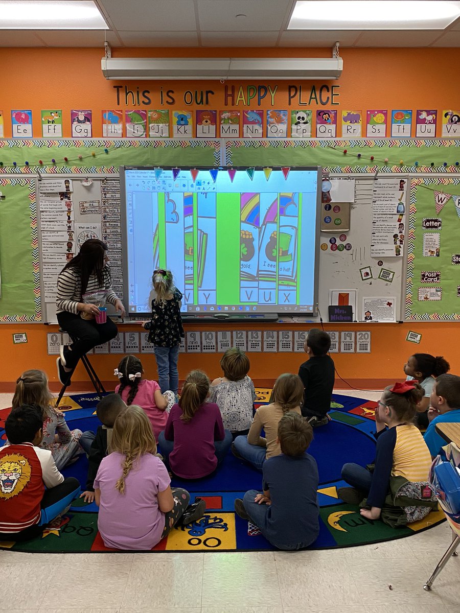 TEX_SUNFLOWER's tweet photo. Kinder is being innovative by combining the smart board with the resources around the room to figure out a puzzle. #ThinkBigLISD @LampasasTCE https://t.co/4DWeuH4UtY