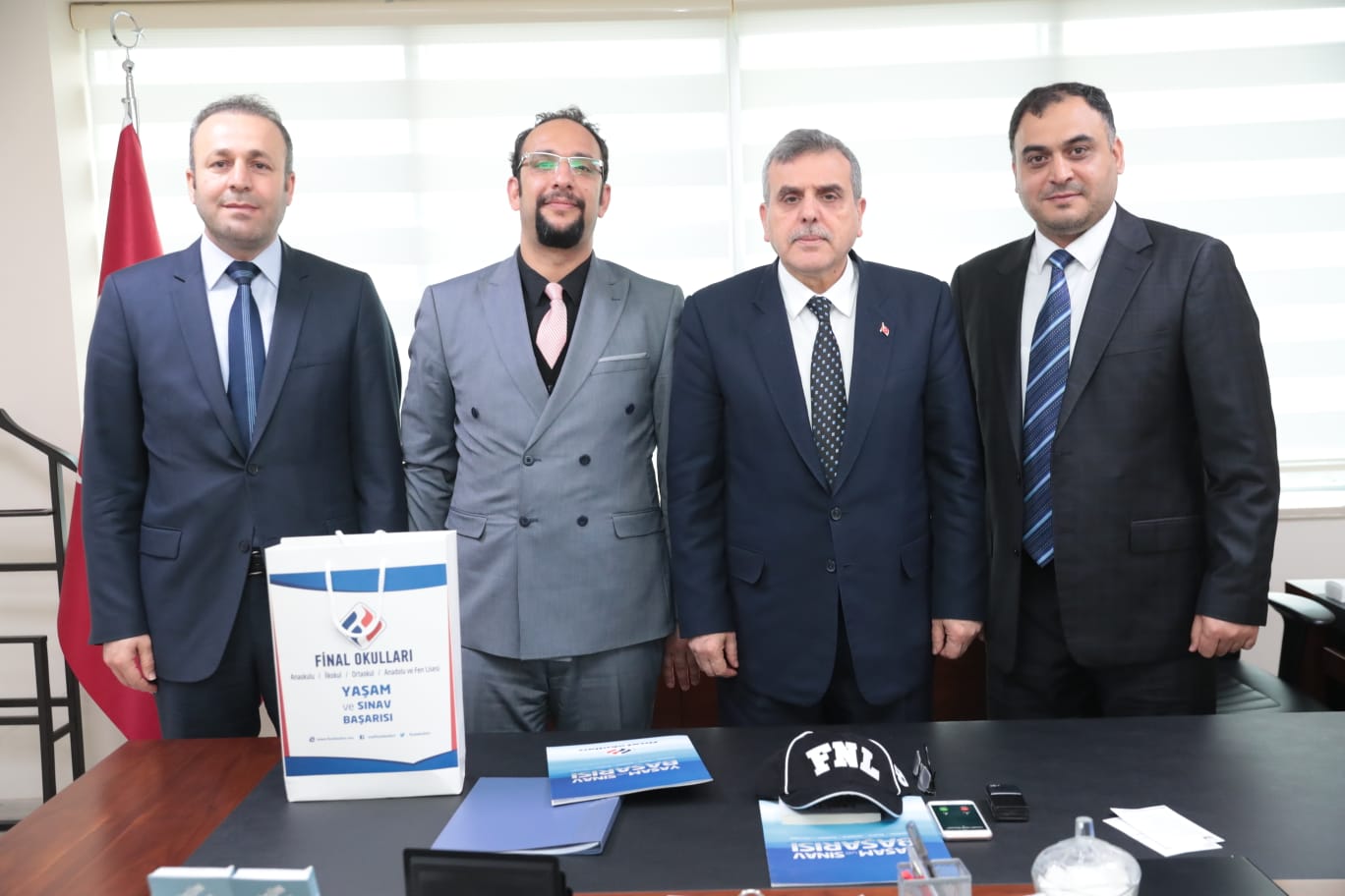 sanliurfa buyuksehir on twitter final okullari anadolu ve fen lisesi muduru ibrahim ogun egitim koordinatoru nuri gundogan ve mehmet sukru yildirim buyuksehir belediye baskanimiz zeynel abidin beyazgul u ziyaret etti https t co yeegsrrol1