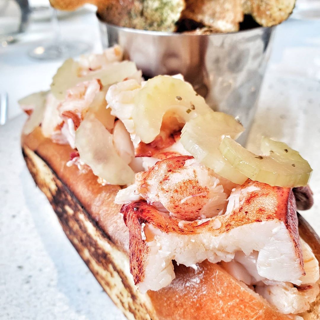 Make Monday easier with a lunch (or cocktail) break at Bar210. 

📷: shakebakeparty on Instagram.