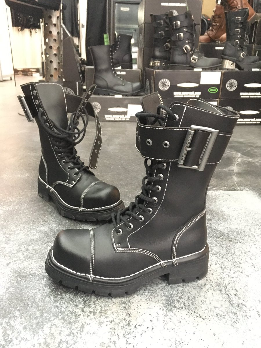 LugusAsylum's tweet image. #NewRock #Boots #Shoes #exclusive #collection @Lyon
#LugusAsylum @ASYLUM #series #HighQuality
#PersonnalDesign #OnDemand #CustomMade 
#CombatShoes #Military #NewMili #ParaBoots #Paras
#OldSchool
#VEGAN #PIÑATEX #VeganLeather #AnimalFriendly #CrueltyFree 
#MetalToe #MotorSole
