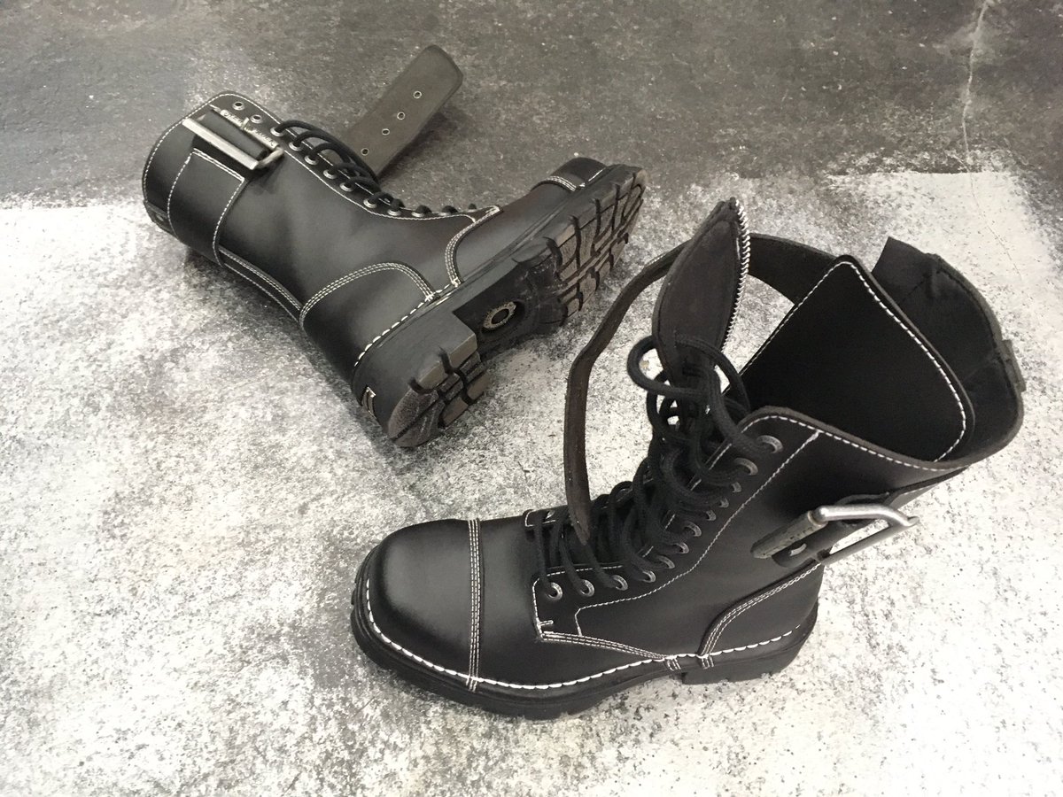 LugusAsylum's tweet image. #NewRock #Boots #Shoes #exclusive #collection @Lyon
#LugusAsylum @ASYLUM #series #HighQuality
#PersonnalDesign #OnDemand #CustomMade 
#CombatShoes #Military #NewMili #ParaBoots #Paras
#OldSchool
#VEGAN #PIÑATEX #VeganLeather #AnimalFriendly #CrueltyFree 
#MetalToe #MotorSole