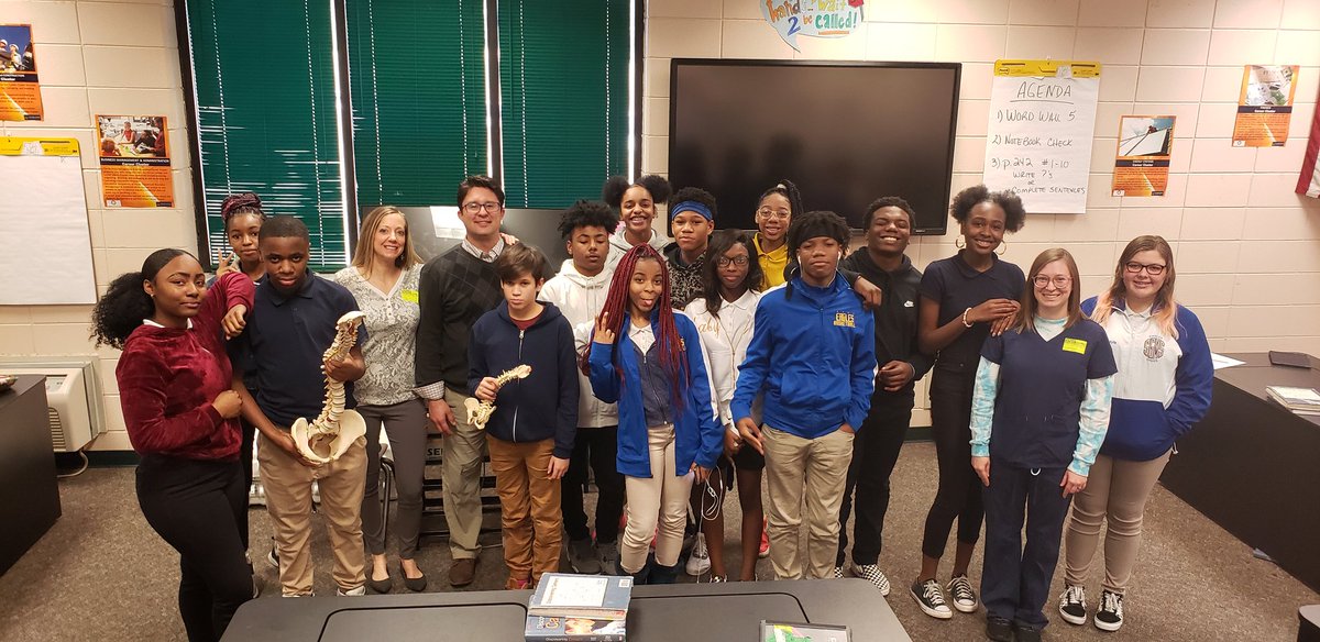 AlButlerSGMS's tweet photo. Medical Career speakers at SGMS.
Thank you to @LiveOakChiro for stopping by today with a fabulous presentation. We look forward to another visit. https://t.co/Mp7TJA46Iu