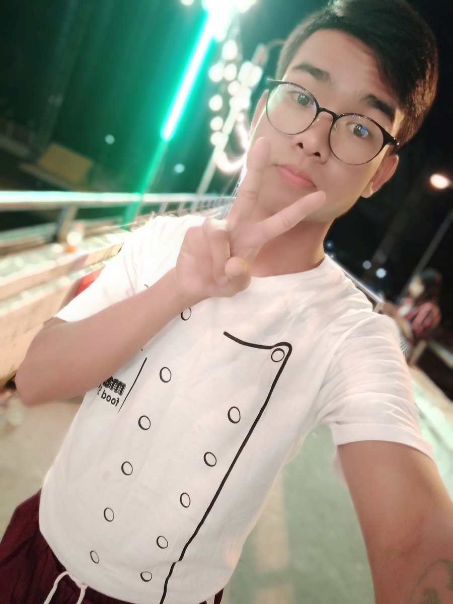 LayWyng's tweet photo. ခ်စ္လား https://t.co/5u7454RaJj