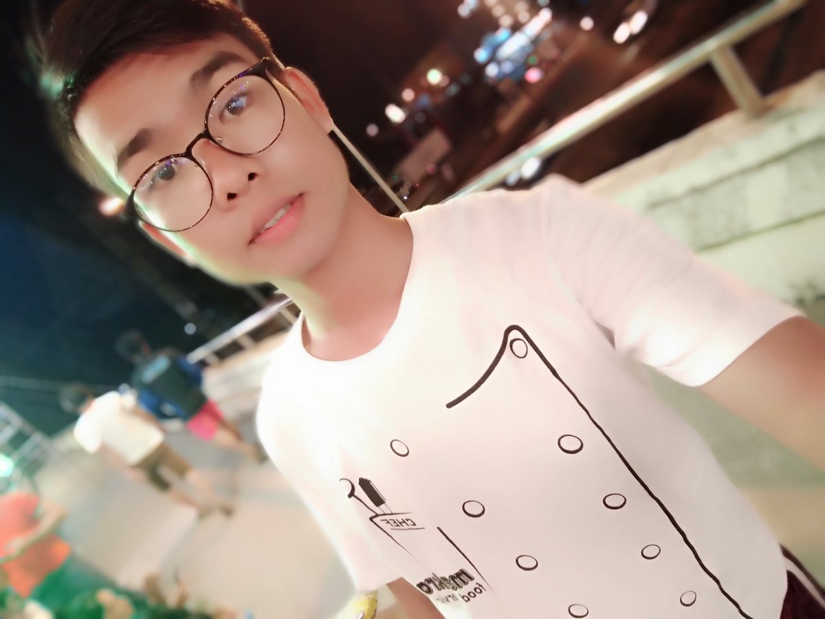 LayWyng's tweet photo. ခ်စ္လား https://t.co/5u7454RaJj
