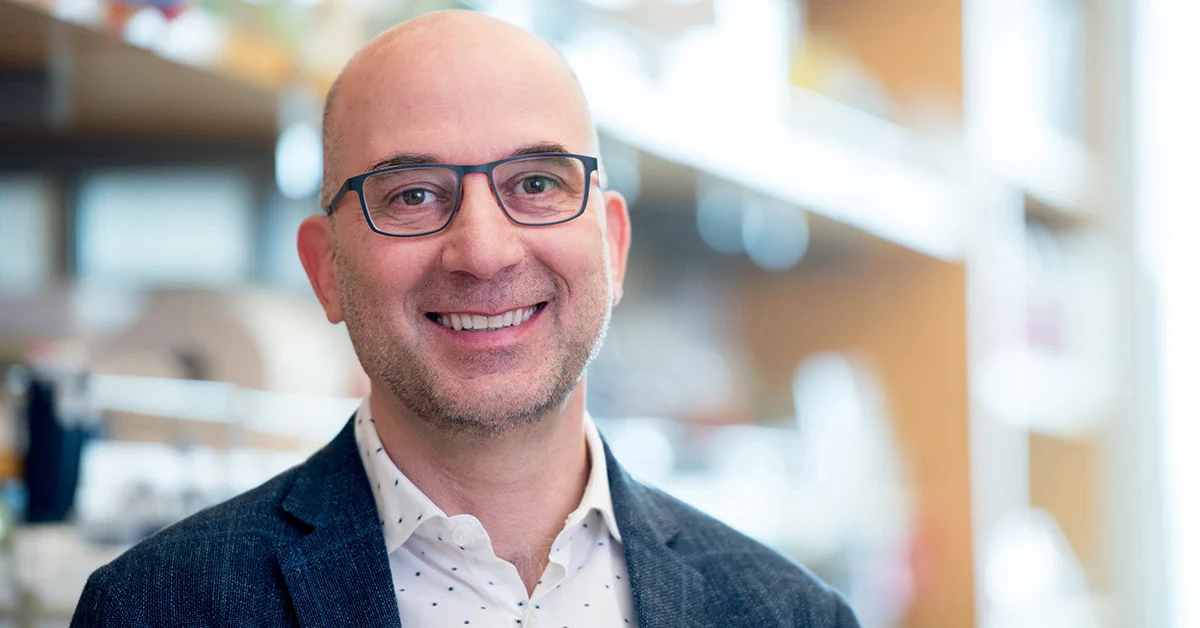 Head and shoulders shot of Jonathan Weissman in the lab