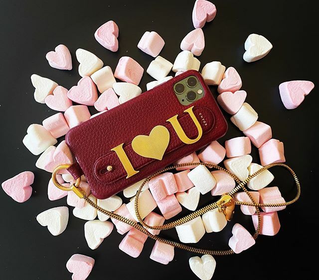 chaossocialclub's tweet photo. Sharing only love this Monday! 
#ILoveYou #ChaosClub #HandHug https://t.co/JYX9YqjGVR https://t.co/o74PyMeC2h