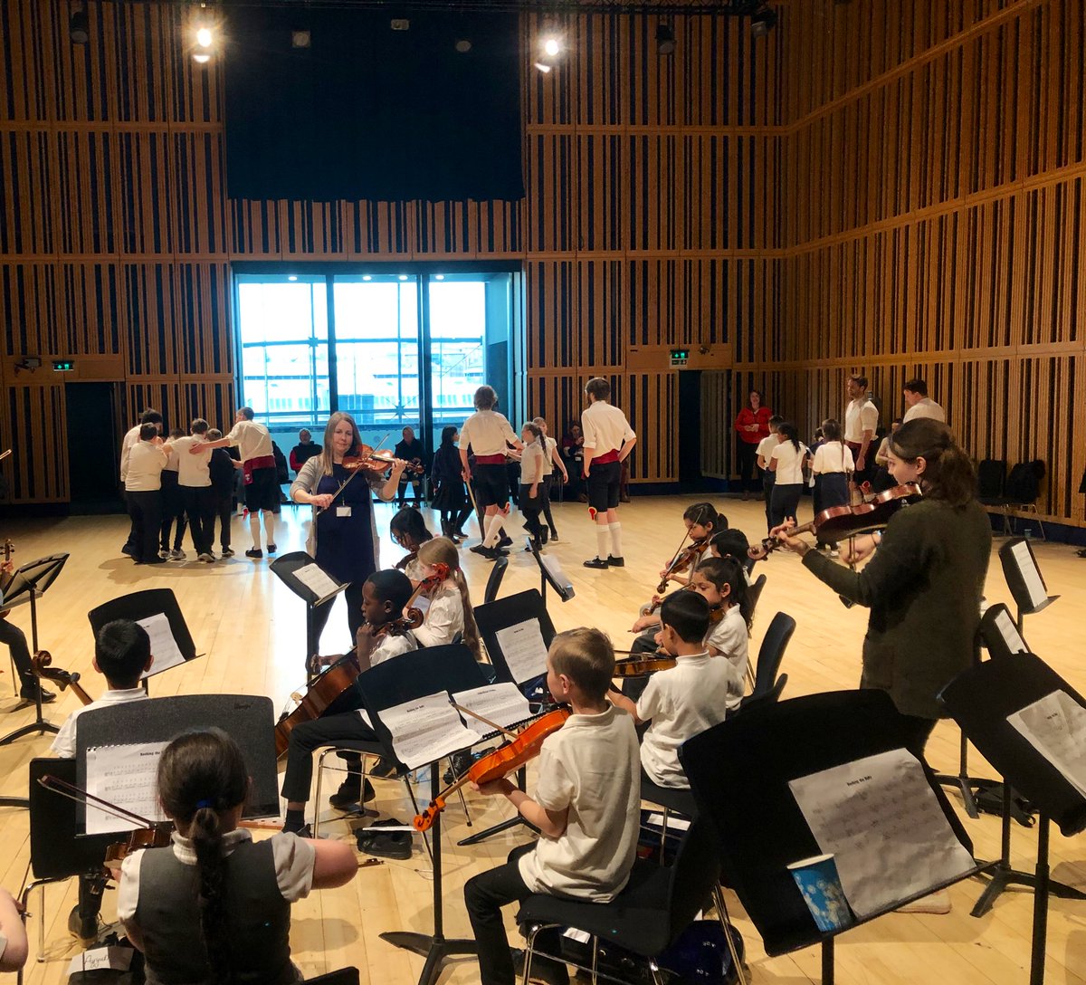 InHarmonyNE's tweet photo. We ended the day performing the folk pieces we’ve been practicing on our instruments to each other’s dances! Thank you to all the musicians, parents who came along, @_Folkworks and @KingsmenSword for an amazing day learning all about folk music and dance 🎶🎻 https://t.co/8l4RZhpmFc