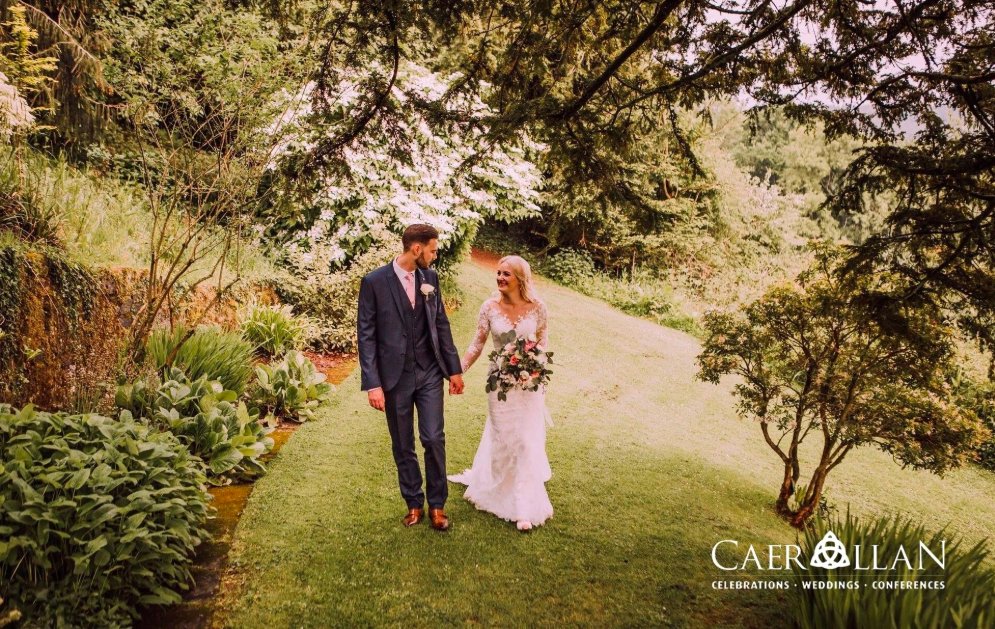 Caer_Llan's tweet photo. Walking into a new week with the one you love ❤️❤️

And a journey which began, at Caer Llan.

With thanks to Lauren Owens Photography for capturing this gorgeous image.

To arrange a viewing at Caer Llan, email us info@caerllan.co.uk https://t.co/Ze4gmA2LhK