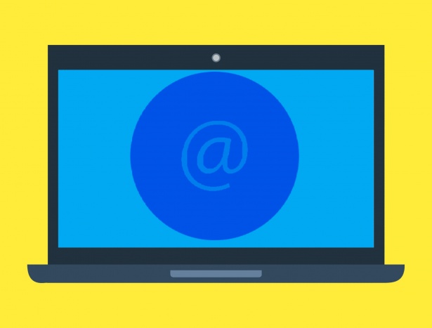 #coronavirus Usare servizi #online e #telematici riduce gli spostamenti e il numero di persone agli sportelli.
Per cambio residenza o abitazione è possibile inviare e-mail con allegata scansione della richiesta firmata. Info: bit.ly/2Q2aa3U