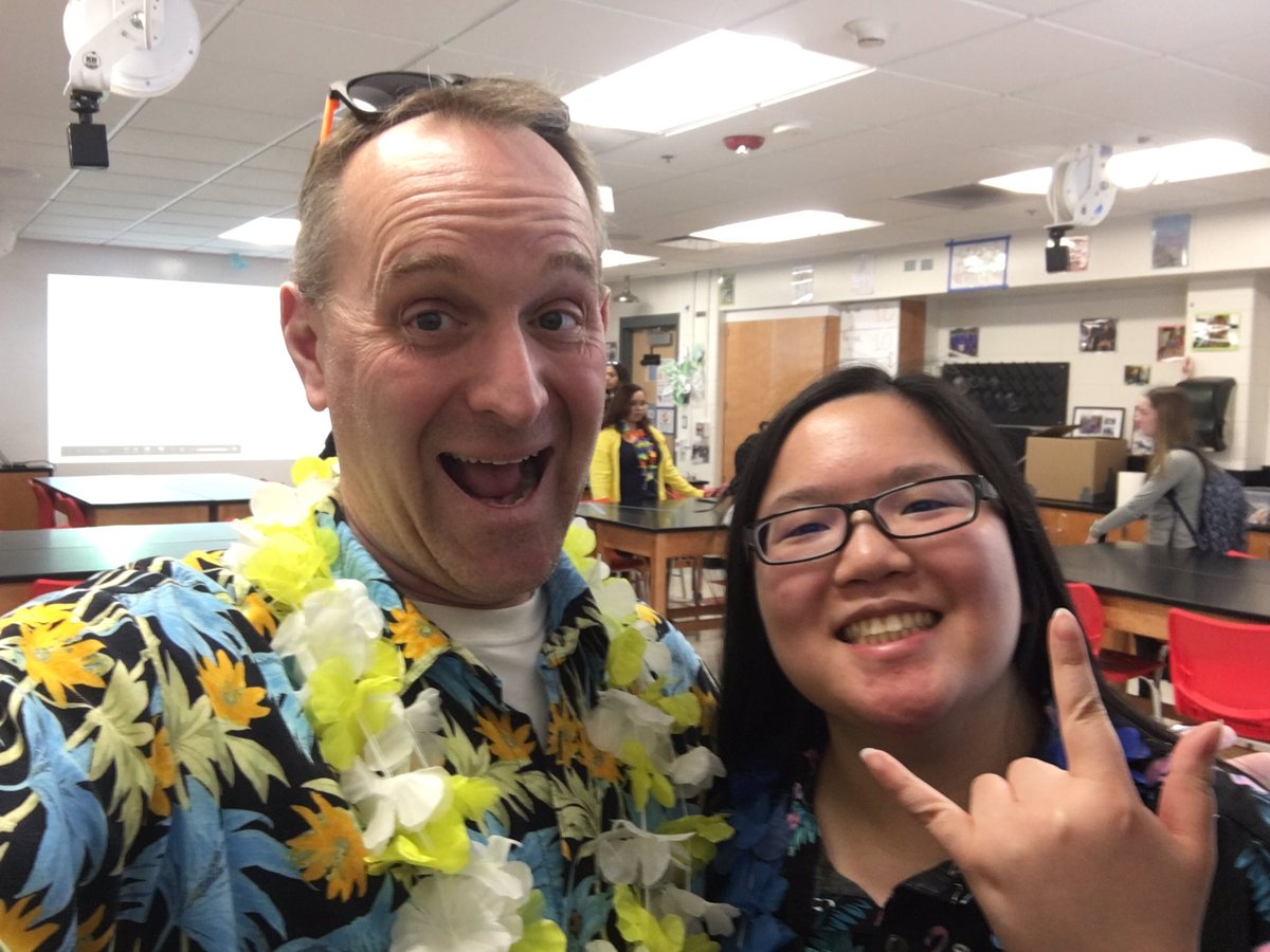 Reeves_Physics's tweet photo. It’s Tropical Day! Science is showing up and ready to WIN! #westspringspirirt #science @NilesWestSCI https://t.co/03xrLs9bKq