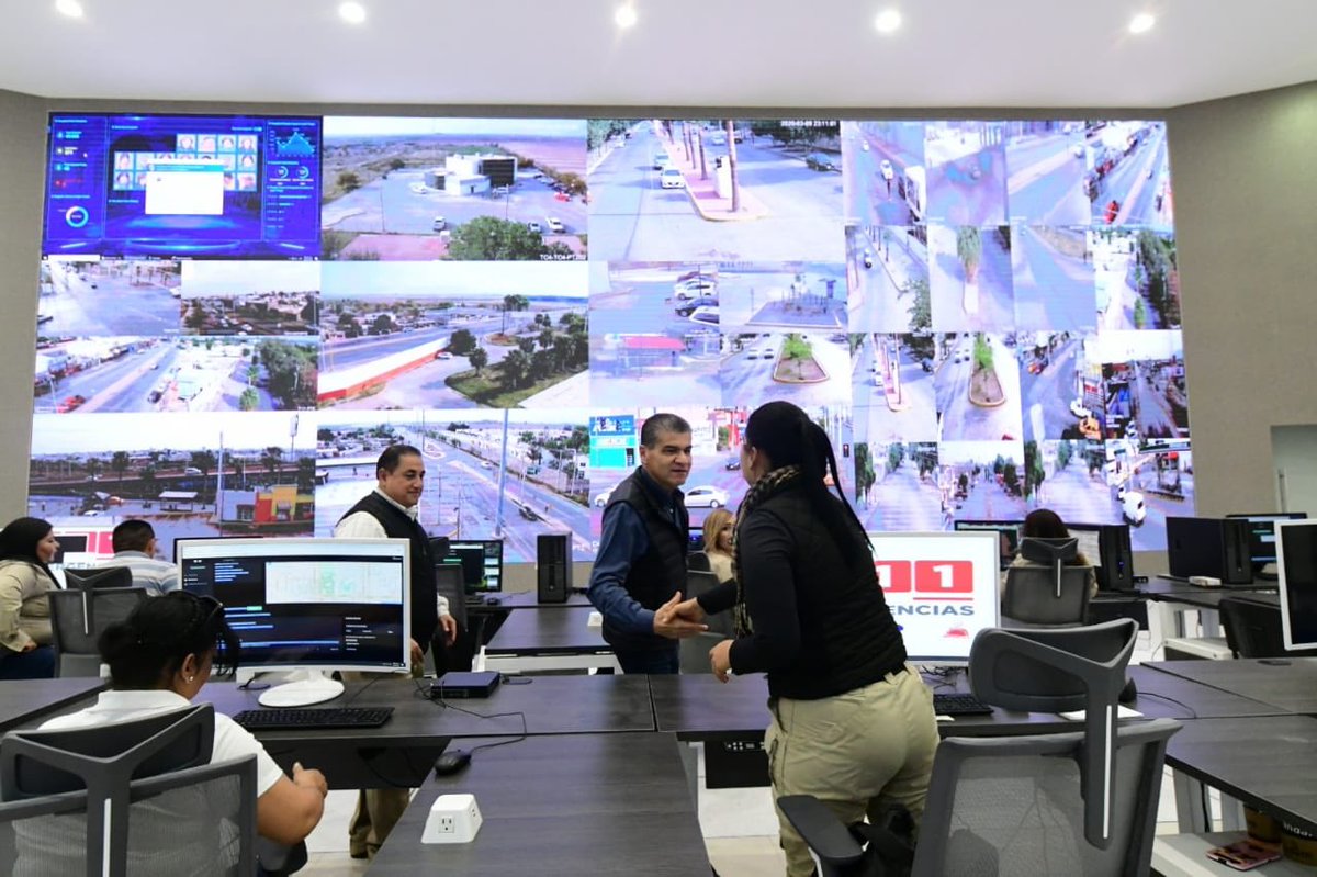 mrikelme's tweet photo. Esta mañana visité el C4 de #Torreón para ver la operatividad del Sistema de Videovigilancia de Coahuila, el cual se encuentra ya al 100% instalado, en proceso de pruebas y pronto entrará en funcionamiento en la Región Laguna. https://t.co/Fgiah5pA5W