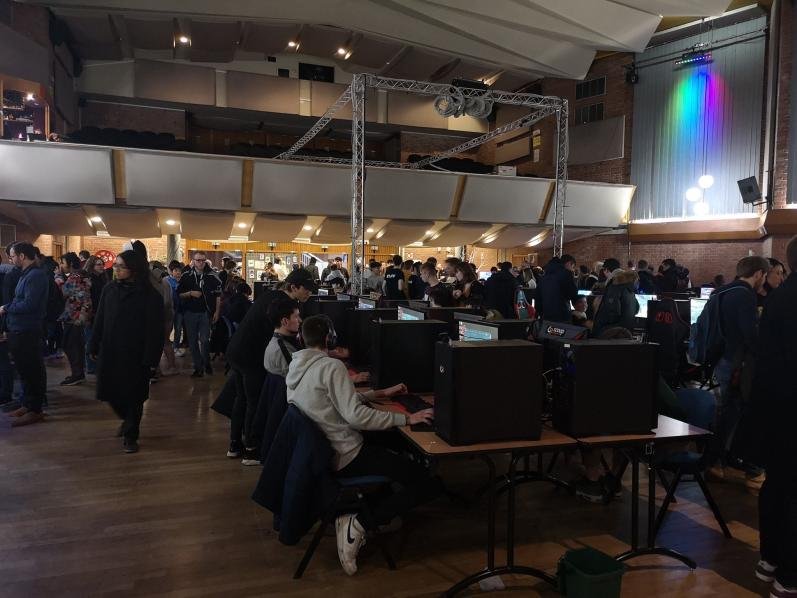 Events_Elysium's tweet photo. Samedi 07 Mars, nous avons eu le plaisir d'organiser le tournoi Fortnite à la #GamingNetwork4 de @VilleLambersart ! 

Evénement très agréable à réaliser ! Merci à @ScoupEsport pour les 40 posts ! 😊

A la prochaine les Gamers ! 🎮 https://t.co/PurlzLdKeJ