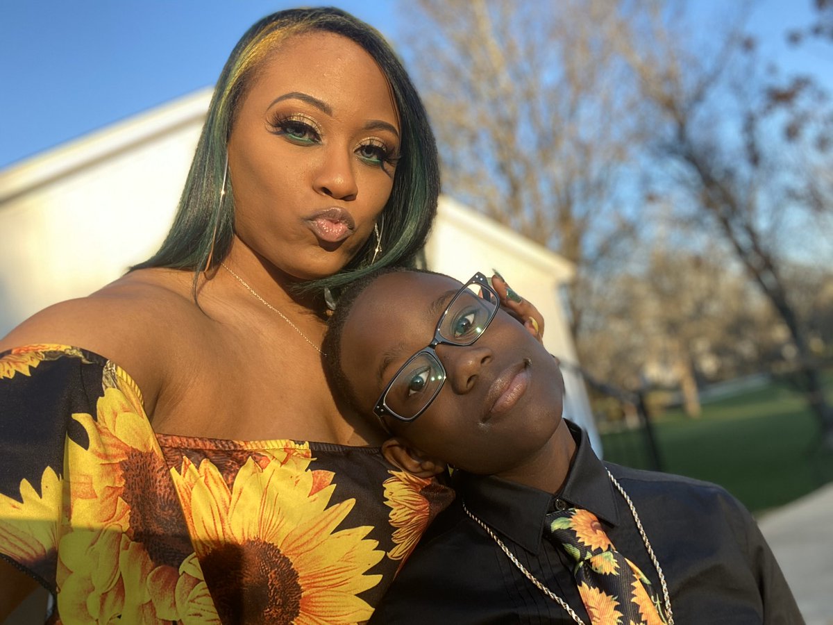 xlaydbug's tweet photo. I’ll never take your mother’s place but baby boy , you ARE my SON 💛🌻 #MySONflower https://t.co/ivId2Fojzs