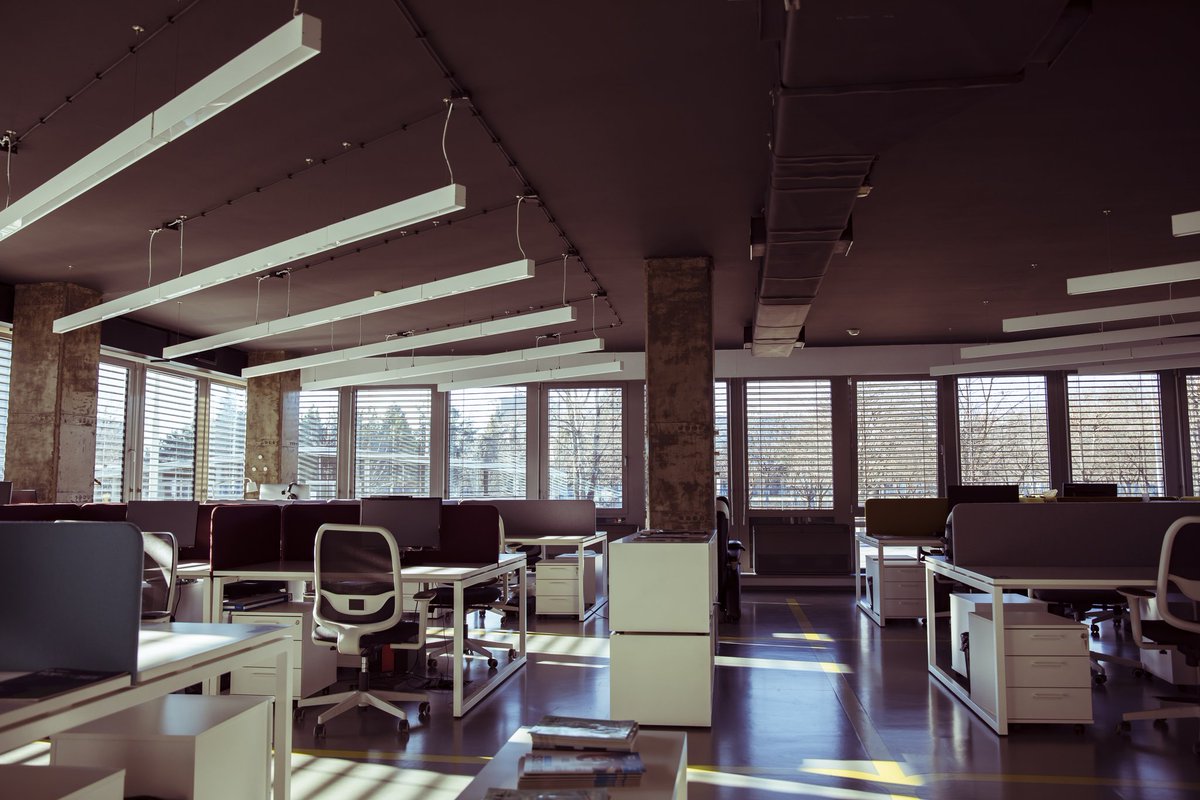 OfficeMeBGD's tweet photo. BELGRADE OFFICE PAEK 

Direktno i lako pristupačne saobraćajnice, kao i desetominutna vožnja do beogradskog medjunarodnog aerodroma, čine OfficeMe poslovni prostor savršenim za podizanje vašeg poslovanja na viši nivo.🛬🚄🚕

🌐 https://t.co/oXv2Ha7441 

#OfficeMe #coworking https://t.co/0IQiphAxaU