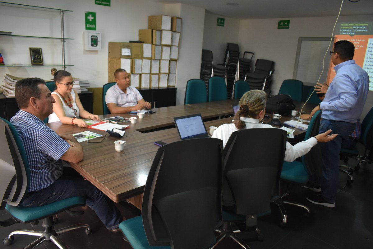 SabanaDeTorres1's tweet photo. #Ecopetrol #PMAI
Estuvimos reunidos con Ecopetrol en la presentación de su PMAI (Plan de Manejo Ambiental Integral) de los campos Provincia, Bonanza, Tisquirama y San Roque.
.
.
.
#ArielRiveraAlcalde
#MásPorSabana https://t.co/mTig5gf176