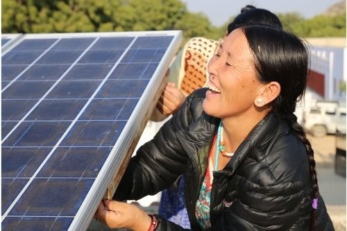 Solar_Mamas's tweet photo. #GlobalGiving starts today! Please support our campaign to help #solarmamas in Nepal to light their villages and become leaders in their communities:  https://t.co/emlvbnG7Si https://t.co/PoHVJZUcXI