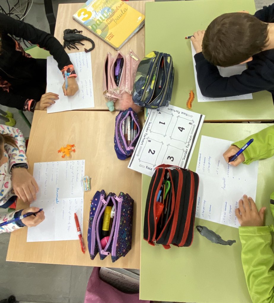 EliCatalan2's tweet photo. When your little boy loves animals😍 🐐🦜🐈🦨🐇🐇🦩🦔🐊🐟🦑🐙🐍🐢🦋🐌🦉
and you’re teaching animals in #Science!🤩

#classifyingAnimals #describingAnimals #HandsOnScience #LearningWhilePlaying #ILoveTeaching https://t.co/dTWp53jzY2
