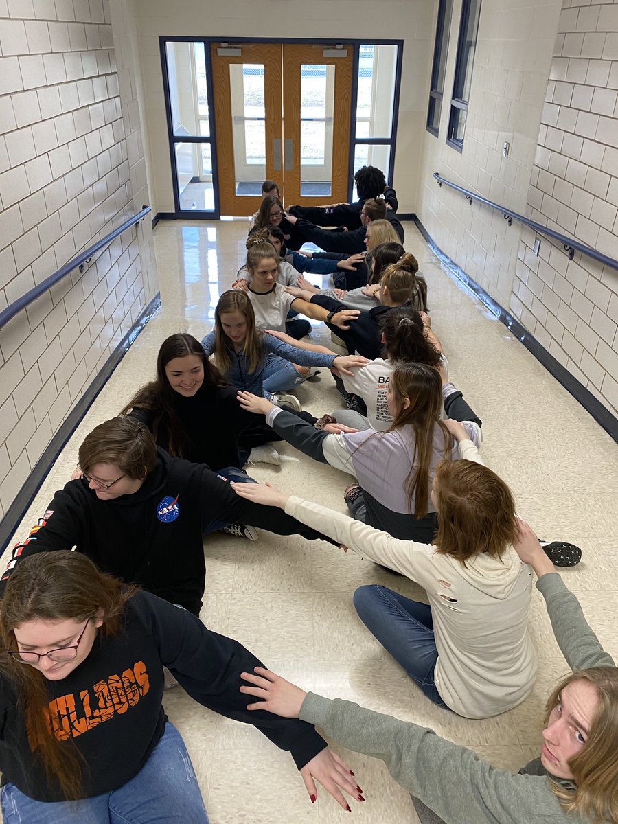 stacey_rector's tweet photo. Biology investigating DNA structure; human model, DNA extraction, constructing a mini model of DNA. It’s all about the base!!#mepoclassroom https://t.co/uXFOIrzexV
