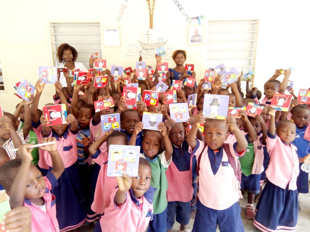 edulcodtogo's tweet photo. Quench the reading thirst in #Togo. Twenty-two thousand books half French half English brought by @edulcodtogo  and #AJA-Togo graciously donated by @BooksForAfrica. Thank You @BFA #PND #Education #Books #literacy #CommunityDevelopment #UNESCO @eduspots  @Book_Aid @Mabadjam https://t.co/oih7gs90rE