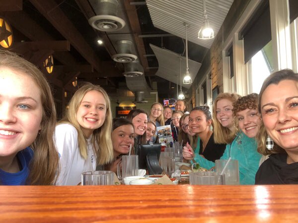 lckswimming's tweet photo. Highest GPA lunch at Chili’s today! Thank you @LewisCassKings #hiwelcometoChilis #mostsmartest https://t.co/EdMIqYZcj0
