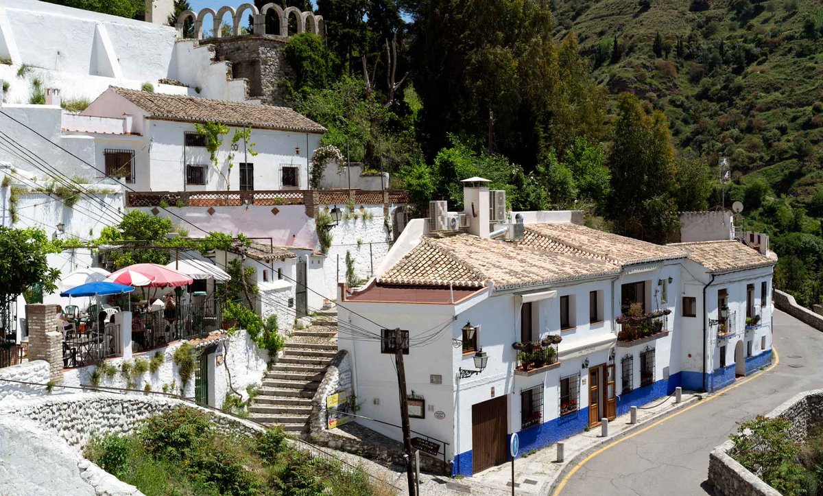 Discover #Granada’s #Sacromonte neighborhood, renowned for its #flamenco traditions buff.ly/2v4RF7T @granadaturismo @turgranada @PlanesGranada @ideal_granada @spain @Spain_inUK @SpainInUSA @Spain_in_CH @Star_Spain @spainInCanada @DrVoyageur @CGEspSydney @viveandalucia