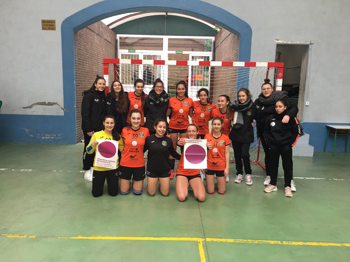 KukuEskubaloi's tweet photo. TORNEO PRIMAVERA CADETE
Beltzagorri
11 🆚 29
Kukullaga Etxebarri 2004
#Etxebarri #Herribarri #emtesport #Sareteknika #Quórum #JuegasABalonmano #EskubaloiaBizkaia #EzEzetzDa #36urte @EtxebarriBizi #8m #8Marzo https://t.co/JxDGtbzEyD