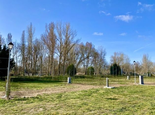 ASECALCAMPING's tweet image. ¿Uno de los problemas cuando viajas de #camping es el espacio? 🤔
👉 Pues en @C_DonQuijote  cuentas con parcelas XL extra grandes donde podrás colocar incluso las #autocaravanas de mayor tamaño.