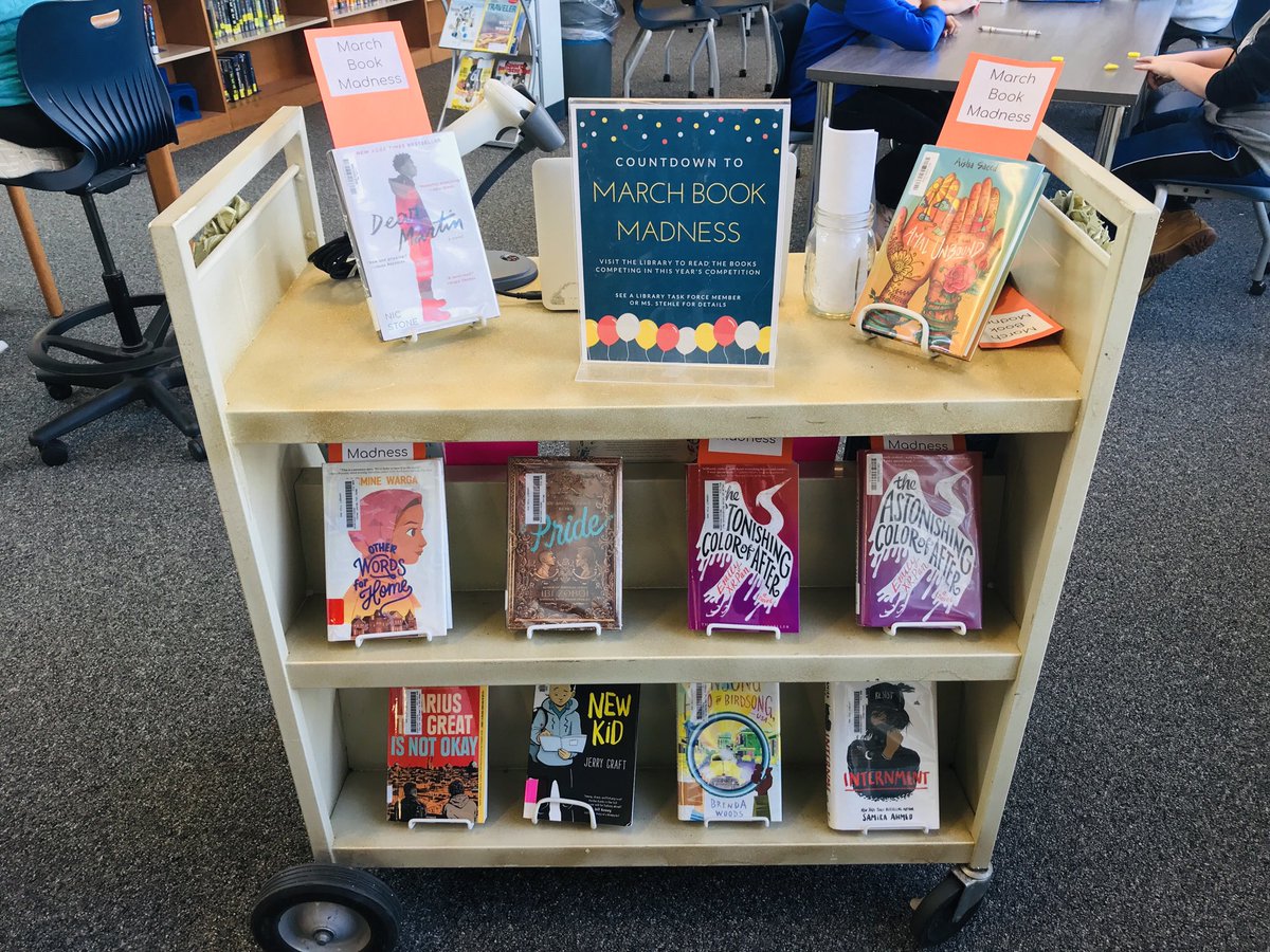 The bookmobile is back. Next stop is the ⁦@OakHillNewton⁩ cafeteria!