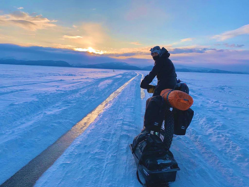 stevenlehyaric's tweet photo. #missionbaikal Journée très éprouvante physiquement. Un départ à 4h30 du matin pour gagner du temps sur la journée. Les températures ne dépassent pas la barre des -20°C, comme toutes les nuits d’ailleurs depuis notre arrivée au nord du lac. https://t.co/rwQVsJJm3d