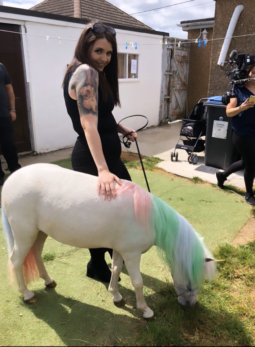 Mollothequeen's tweet photo. Filming with a real unicorn last year with @BarkingAgency 🦄🌈 https://t.co/rOXfbezwY7
