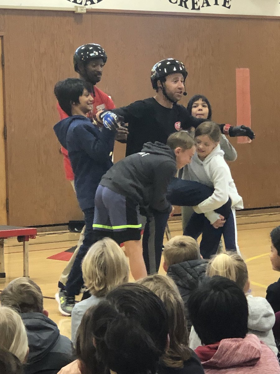 delreydolphins's tweet photo. Learning about force and motion with Wondergy, a science assembly. #teamdelrey @orindaschools. org https://t.co/fc3tl4HRtz